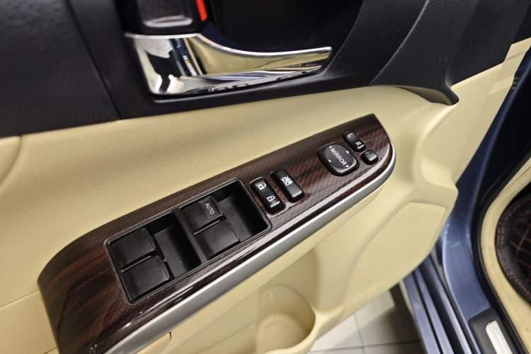 Used Toyota Camry 2015 Dual-Engine 2.5 HG Luxury Navigation Edition Interior 5