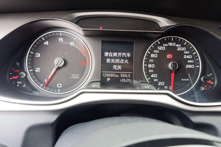 Used Audi A4L 2015 35 TFSI Automatic Comfort Model Odometer Close Up