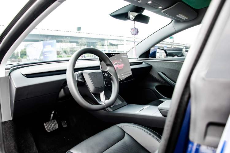 Used Tesla Model 3 2023 Rear-Wheel-Drive Version Interior 9