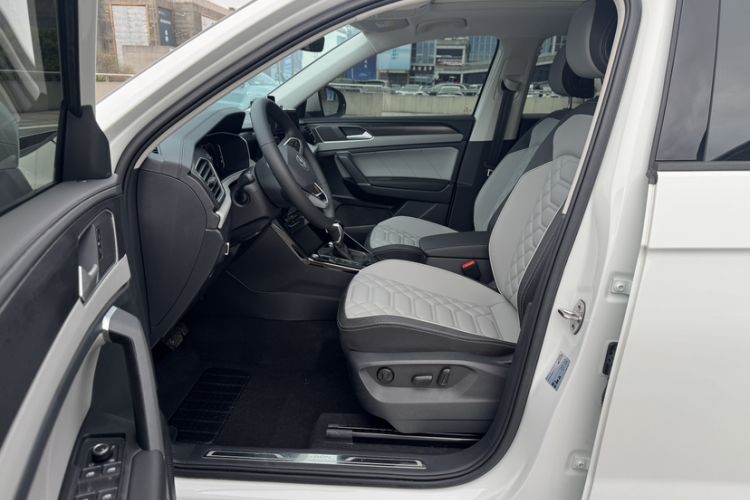 Used Volkswagen Tayron 2024 330TSI Two-Wheel Drive Luxury Plus Advanced Version Left Front Seat