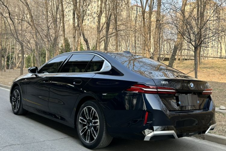 Used BMW 5 Series 2024 530Li Leading Model M Sport Package Exterior 6