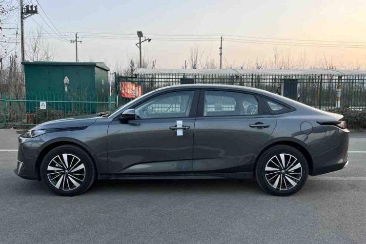 Used Changan Eado PHEV 2025 Smart New Blue Whale 145KM High-Energy Edition