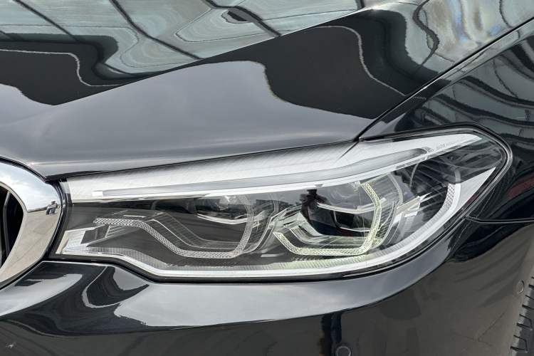 Used BMW 5 Series 2019 Restyled 530Li Luxury Edition M Sport Package Exterior 5