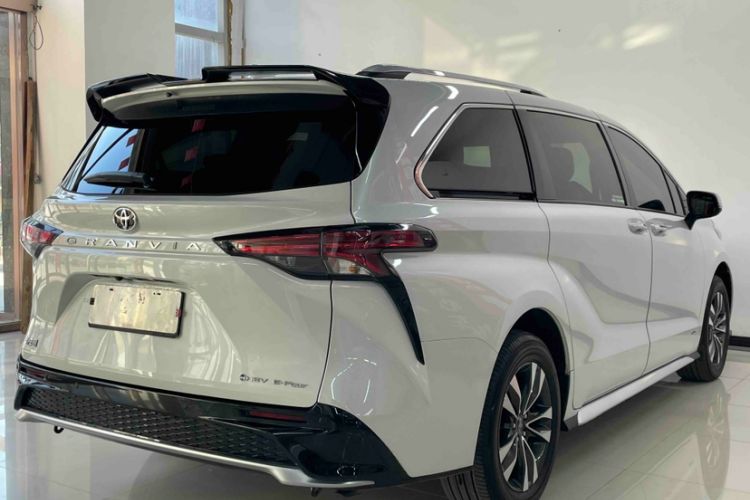 Used Toyota Granvia 2024 2.5L Hybrid Prestige PLUS Four-Wheel Drive Version Exterior 6