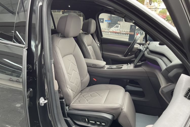 Used Nio ES7 2022 75 kWh Right Front Seat