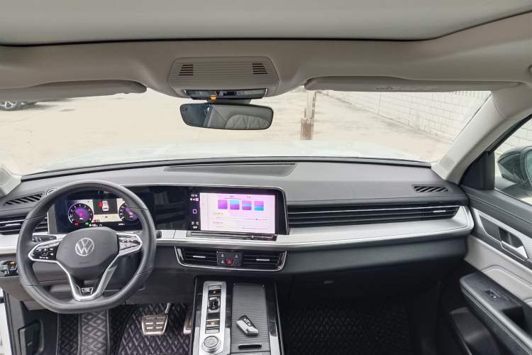 Used Volkswagen Tavendor 2024 380TSI All-Wheel Drive R-Line Cruise Edition
