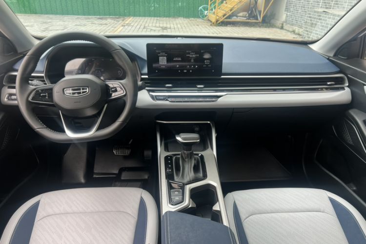 Used Geely Auto Emgrand 2022 4th Generation 1.5L CVT Flagship Model Interior 1