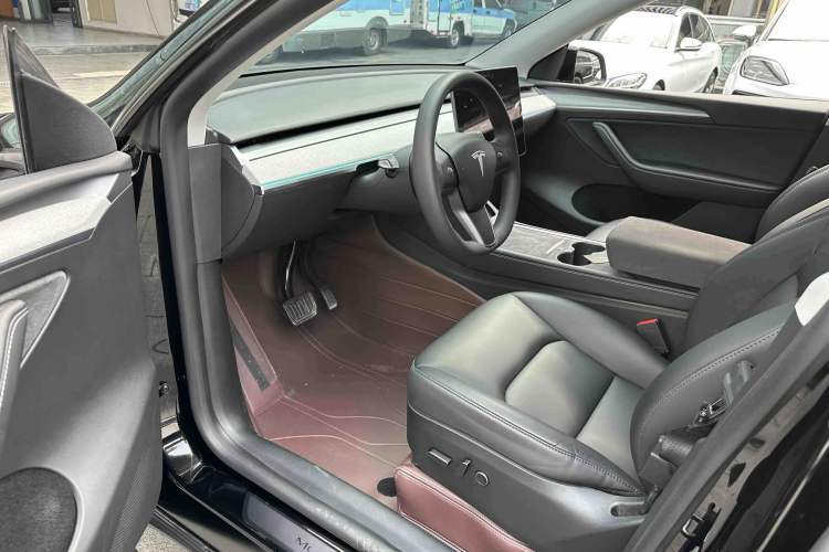 Used Tesla Model Y 2023 Rear-Wheel-Drive Version
