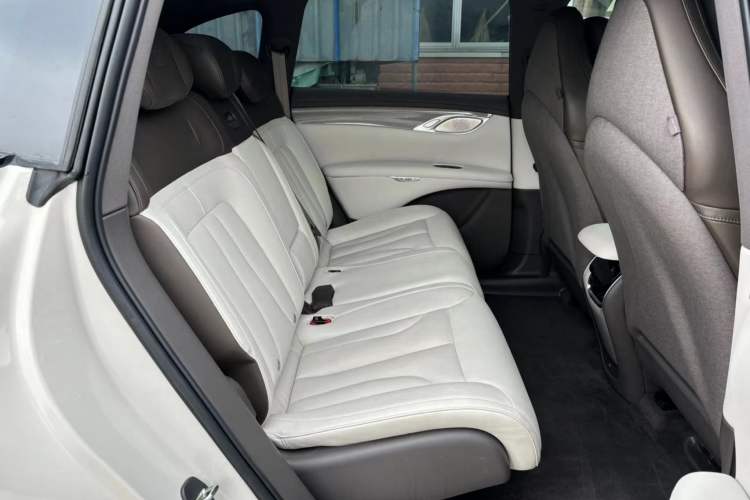 Used IM LS7 2023 77 kWh Urban Fit Rear-Wheel Drive Interior 2