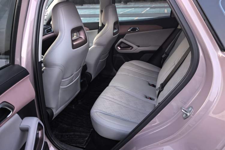 Used BYD Yuan UP 2024 401KM Leading Edition Interior 2