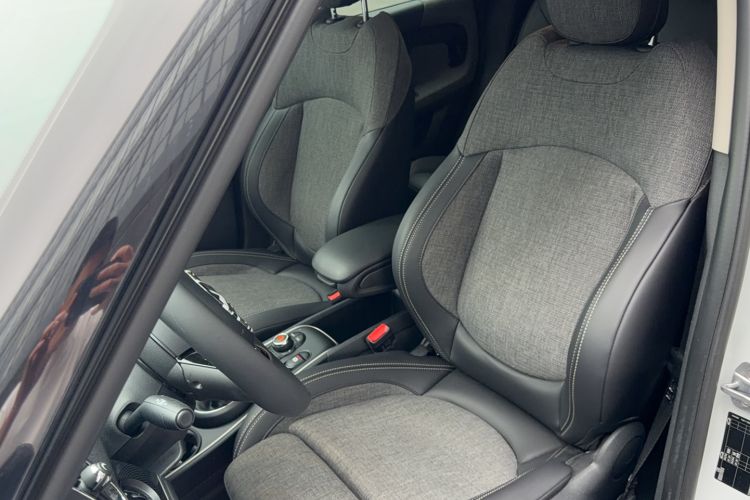 Used MINI Countryman 2019 1.5T COOPER Artist Weekend Travel Edition Left Front Seat