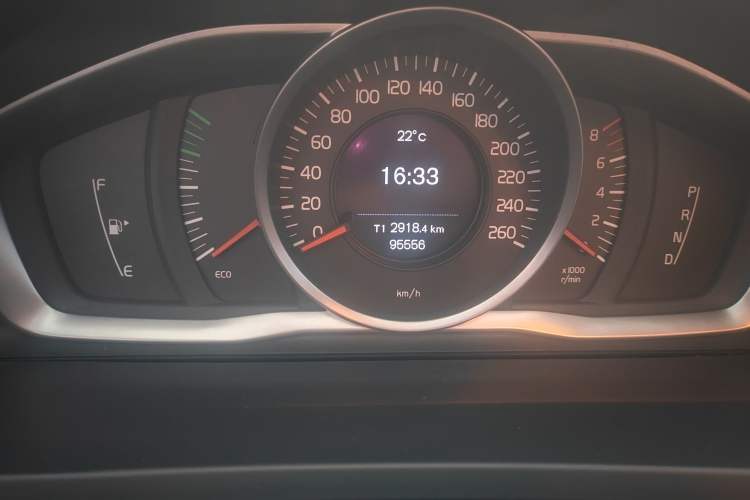 Used Volvo S60 2018 S60L T3 Smart Progress Edition Odometer Close Up