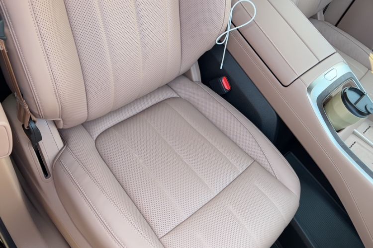 Used ONVO Luxeed L90 2025 Model—Max Six-Seater Version