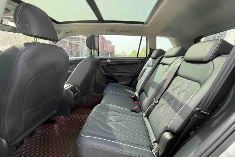 Used Volkswagen Tiguan L 2022 330TSI Automatic Two-Wheel Drive Smart Edition Interior 3