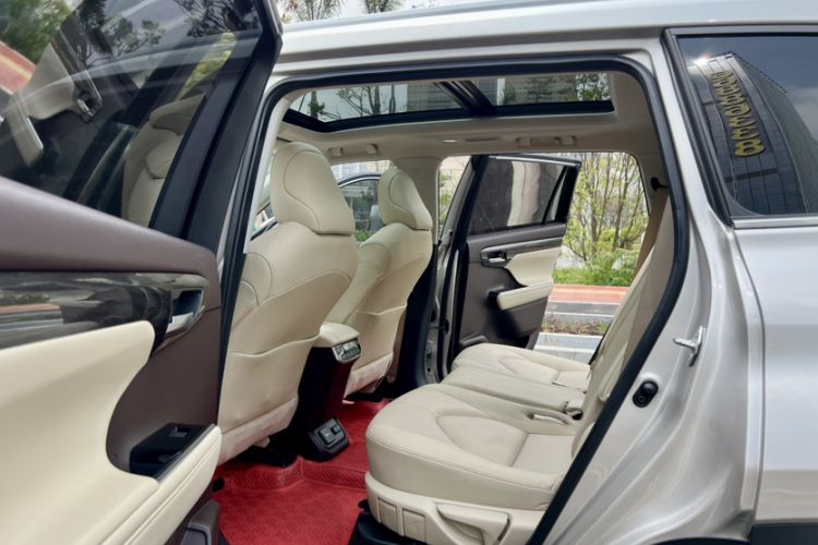 Used Toyota Highlander 2022 Dual-Engine 2.5L Four-Wheel Drive Supreme Edition 7-Seater Interior 5