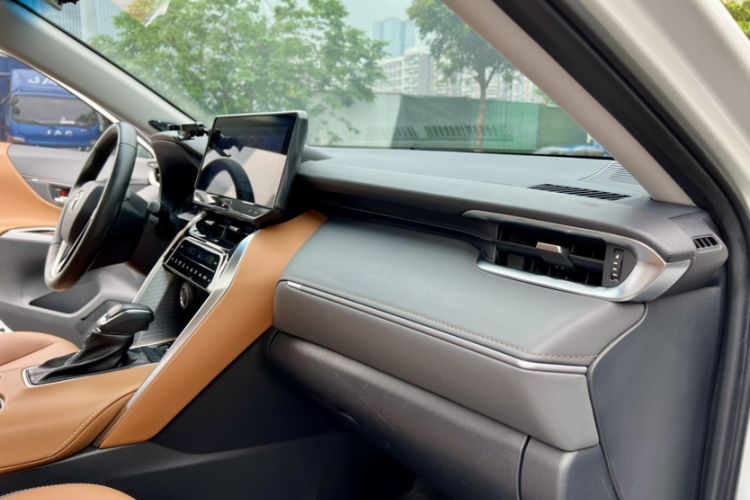 Used Toyota Venza 2022 2.0L CVT Two-Wheel Drive Prestige Edition Interior 7