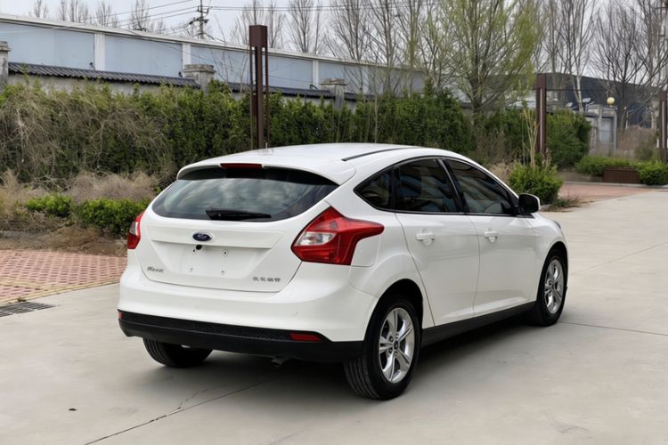 Used Ford Focus 2012 Hatchback 1.6L Manual Fashion Edition Exterior 8