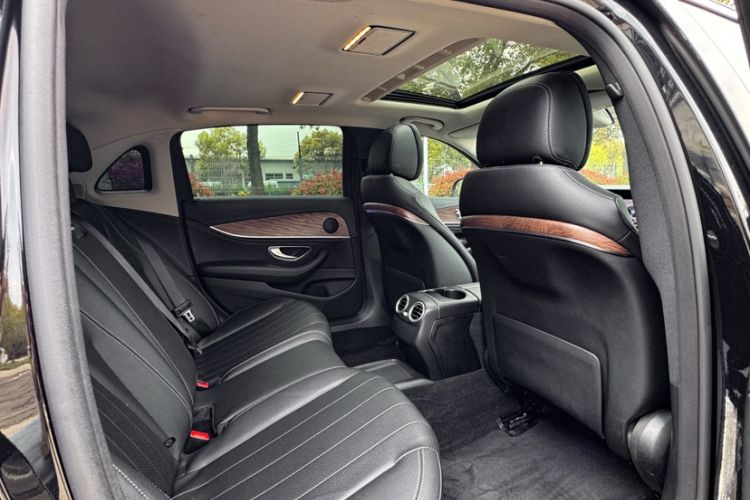 Used Mercedes-Benz E-Class 2019 E 260 L
