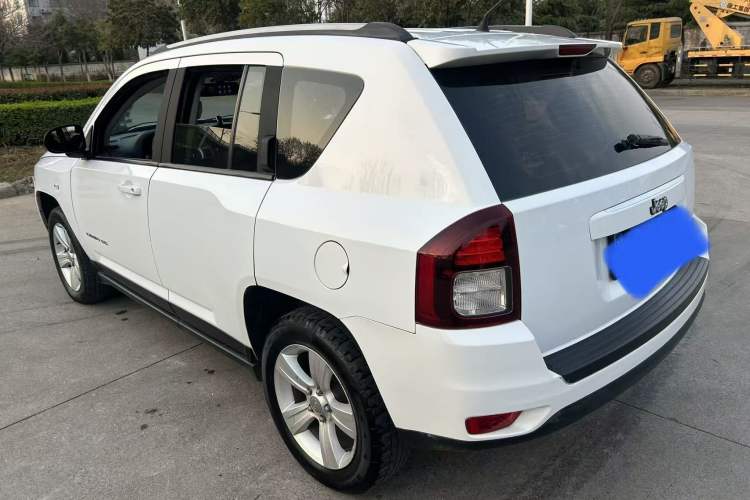 Used Jeep Compass 2015 2.0L two-wheel drive sport version