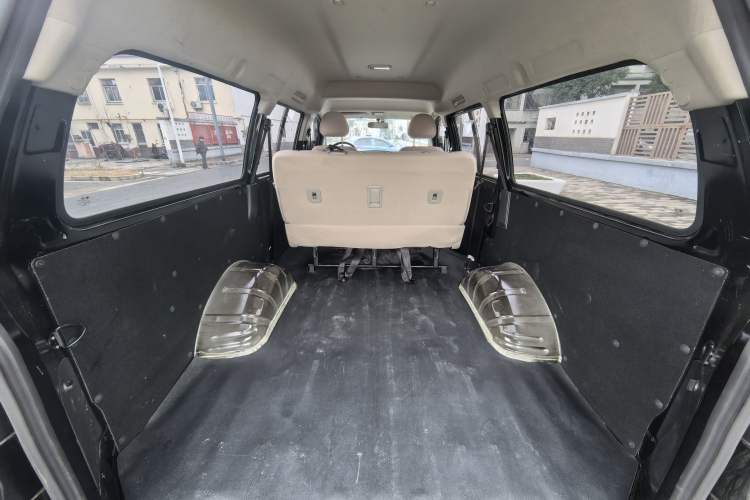 Used FORTHING Lingzhi 2023 M5L 1.6L Base Model 5 Seats