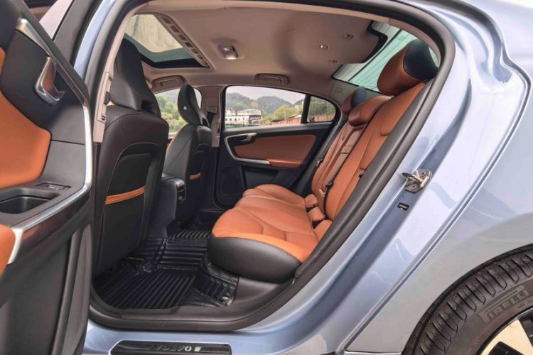 Used Volvo S60 2018 S60L T4 Smart & Ambitious Edition
