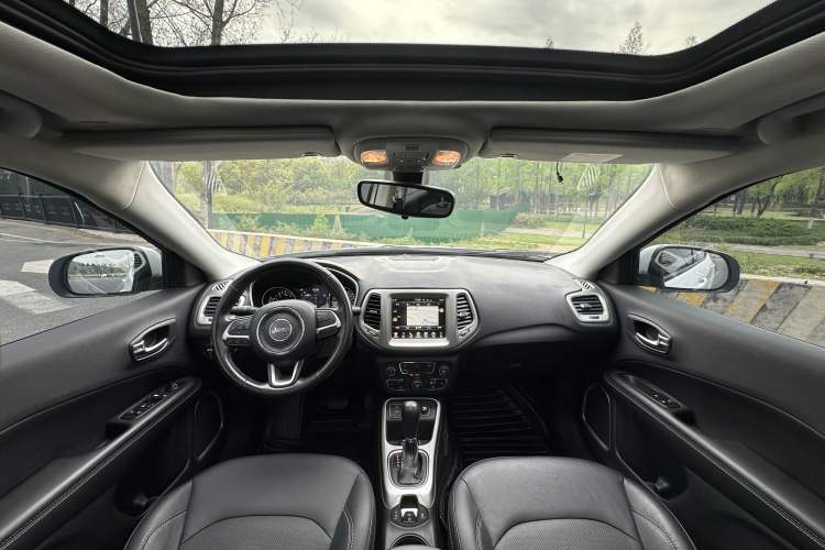 Used Jeep Compass 2017 200T Automatic Family Edition Interior 4