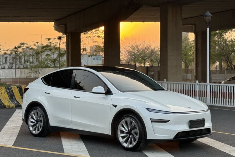 Used Tesla Model Y 2025 Rear-Wheel-Drive Version
