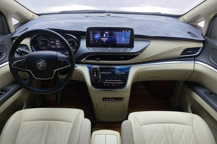 Used Buick GL8 2023 Facelifted Land Cruiser Executive Luxury Version Interior 1