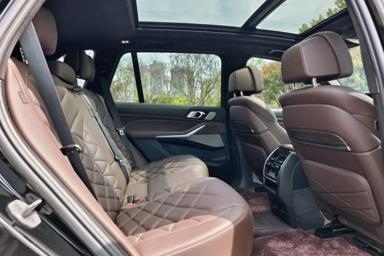 Used BMW X5 2022 Restyled xDrive 40Li M Sport Package Interior 7