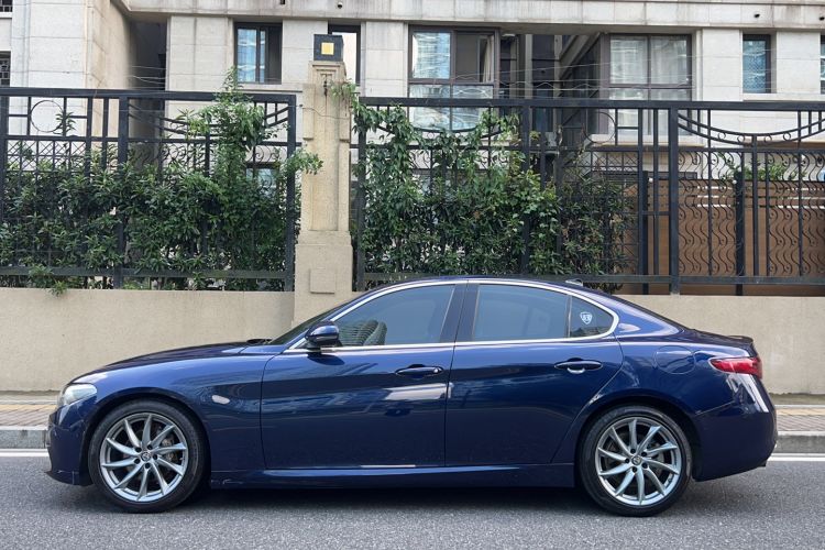 Used Alfa Romeo Giulia 2017 2.0T 200HP Luxury Edition
