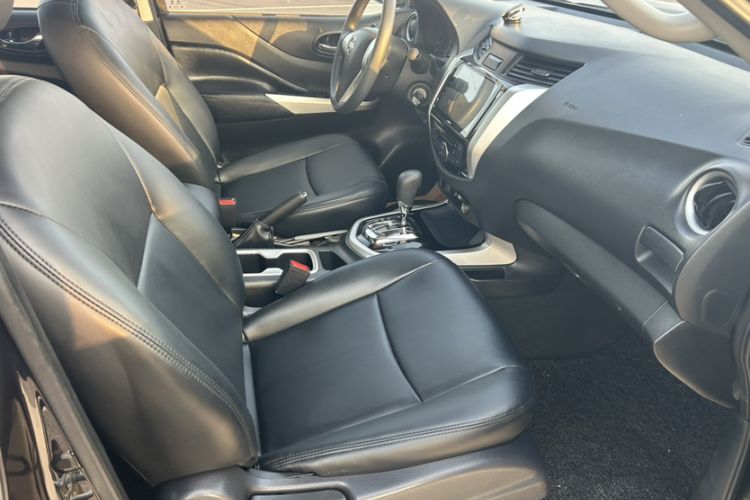 Used Nissan Navara 2017 2.5L Automatic 2WD Luxury Edition QR25
