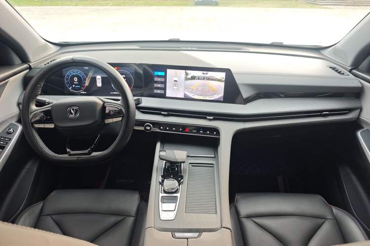 Used CHANGAN CS75 PLUS 2022 2nd Generation 1.5T Automatic Luxury Edition Interior 4