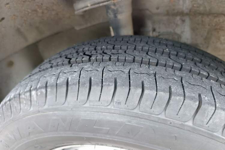 Used SAIC MAXUS Xintu V80 2018 2.5T 6-speed manual Aoyuntong short-wheelbase ultra-low roof 5- or 6-seat model Exterior 5