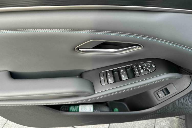 Used BYD Qin L 2025 DM-i Smart Drive 120KM Superior Model
