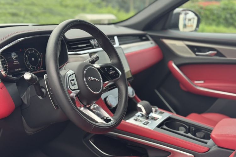 Used Jaguar F-PACE 2025 P250 R-Dynamic SE
