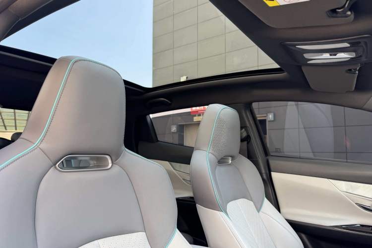 Used CHANGAN UNI-T 2023 2nd Generation 1.5T Flagship Version Roof