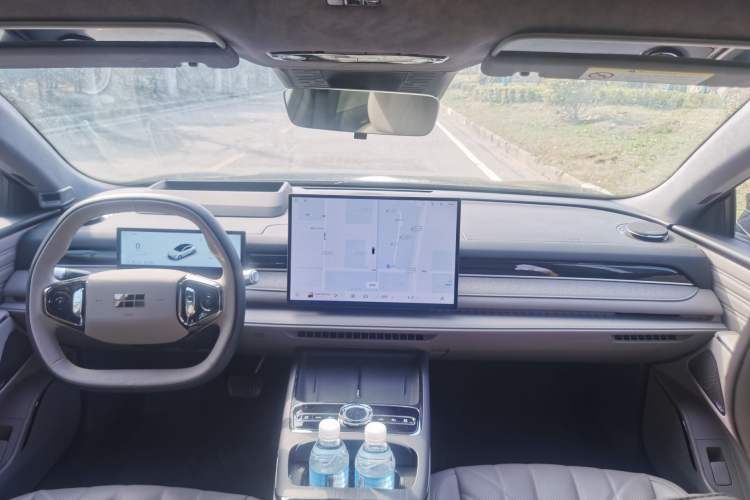 Used Geely Galaxy Galaxy 8 2025 130km EM-P Starship Edition
