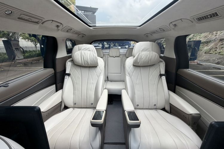 Used Denza D9 2022 EV 600 Four-Wheel Drive Flagship Model
