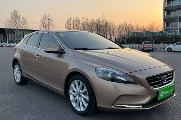 Used Volvo V40 2016 T3 Smart Luxury Edition
