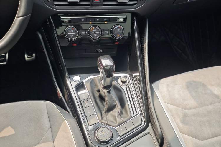 Used Volkswagen Tayron 2019 380TSI Four-Wheel Drive R-Line China VI-standard Gear Lever