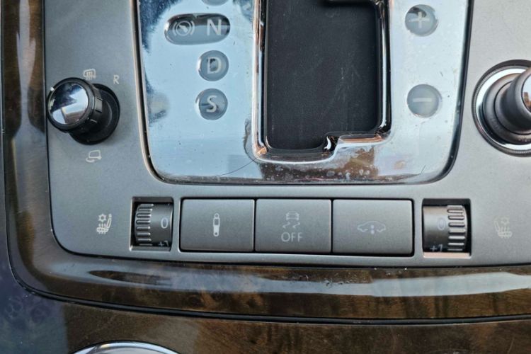 Used Volkswagen Phaeton 2012 3.6L Deluxe Custom Edition
