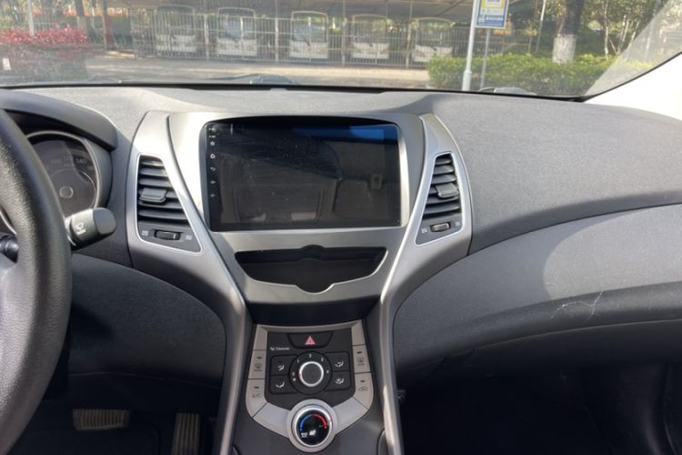 Used Hyundai Elantra (5th Generation / Langdong) 2016 1.6L Automatic Smart Version Interior 8