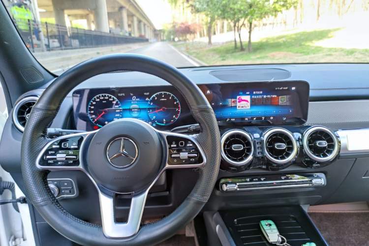 Used Mercedes-Benz GLB 2023 Refreshed GLB 200 Dynamic Edition Interior 3