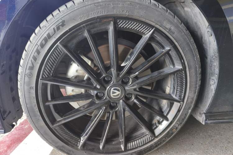 Used CHANGAN UNI-V 2022 2.0T Leading-Speed Edition
