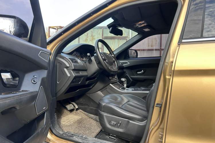 Used Land X7 2015 2.0T Panoramic Prestige Edition
