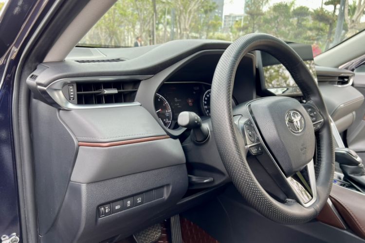 Used Toyota Harrier 2022 2.0L CVT Two-Wheel Drive Deluxe Edition
