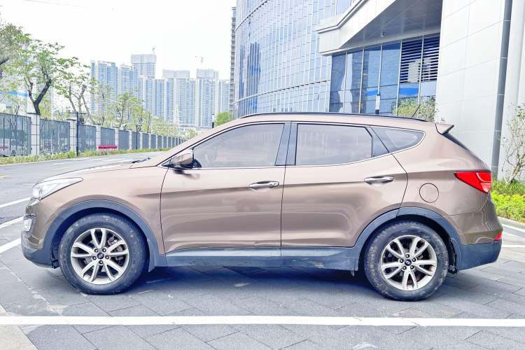 Used Hyundai Santa Fe 2013 Revised Version 2.4L Automatic All-Wheel Drive Luxury Trim
