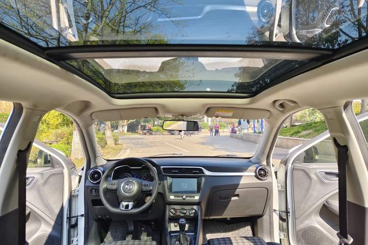 Used MG ZS 2018 1.5L Manual 65-inch Giant-Screen Sunroof Version China V Standard
