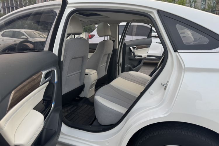 Used BAIC Beijing EU5 2018 R500 Smart Edition Interior 10