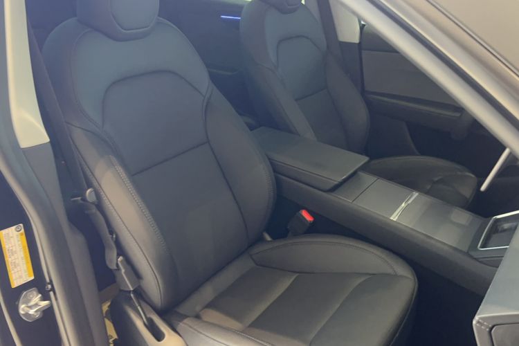 Used Tesla Model Y 2025 Rear-Wheel-Drive Version